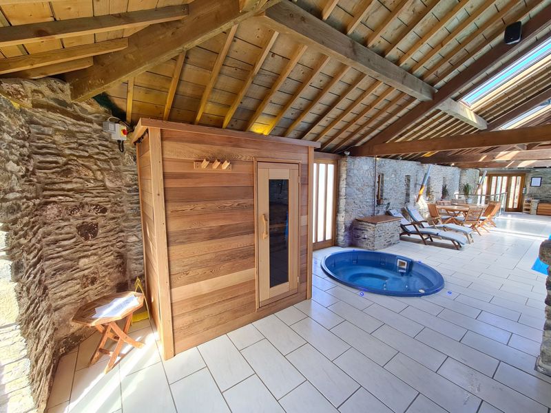 Sauna & Hot Tub